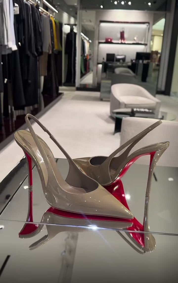 Eveboards's tweet photo. I act like I’m okay but deep down I need this Christian Dior Miss Z slingback https://t.co/kqmPnN2yyx