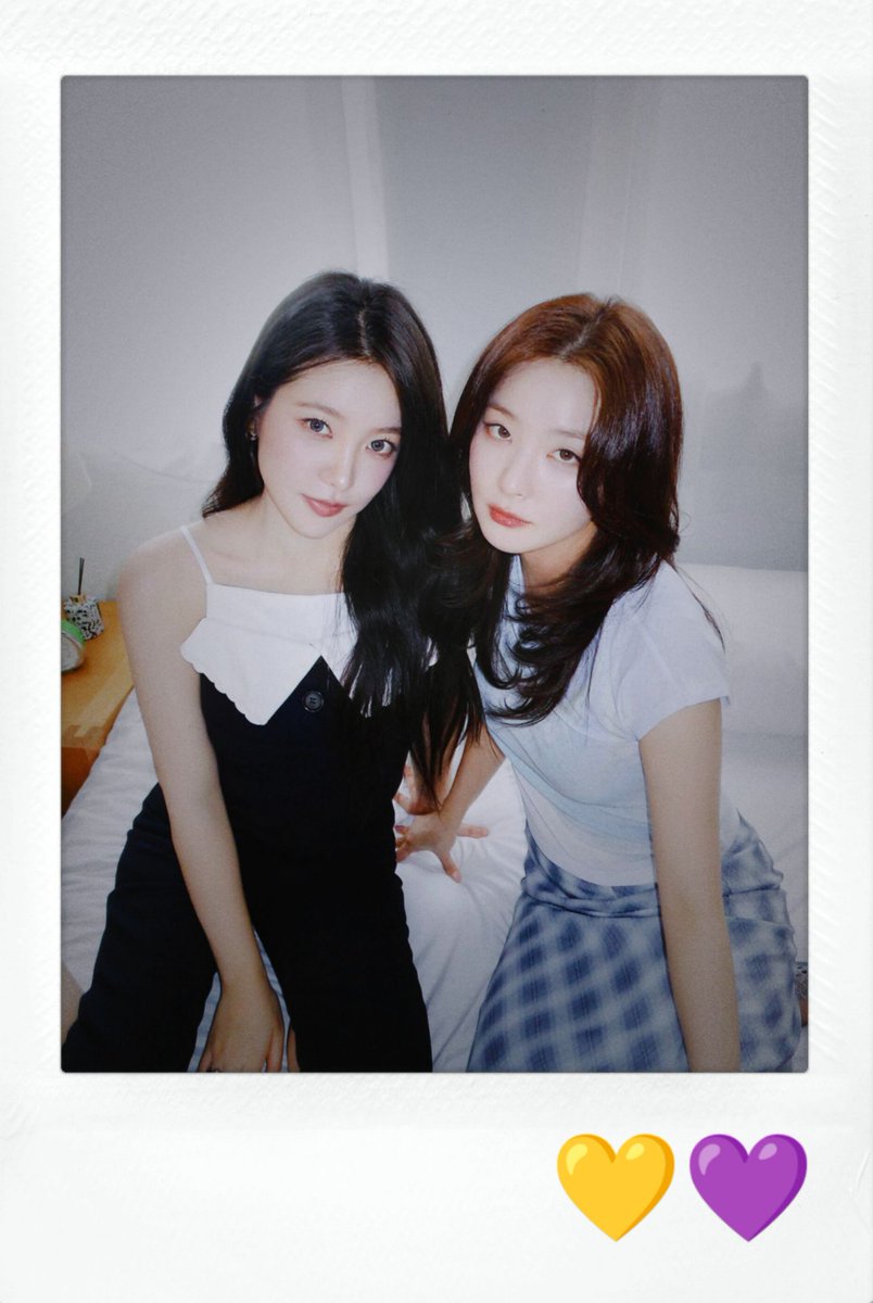 dk__blue's tweet photo. Yeri on Hi Seulgi                  Seulgi on Yerimiese https://t.co/lm86flL9eC