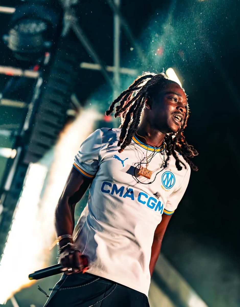 _PointDePenalty's tweet photo. La Rvfleuze sous maillot de l'OM ! https://t.co/NsIkNztZEm