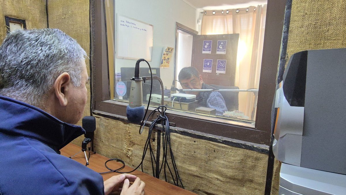 MTTNuble's tweet photo. 🎙 Seguimos entregando un mensaje preventivo a todos los conductores y usuarios del transporte en la región de #Ñuble. Recuerda, en estas Fiestas Patrias lo más importante es cuidar tu vida y la de tu familia. 🇨🇱

@radiocamelia 
@redinteractiva_ 
@carinosa921
@canal1_tv https://t.co/RbwcGwKgSx