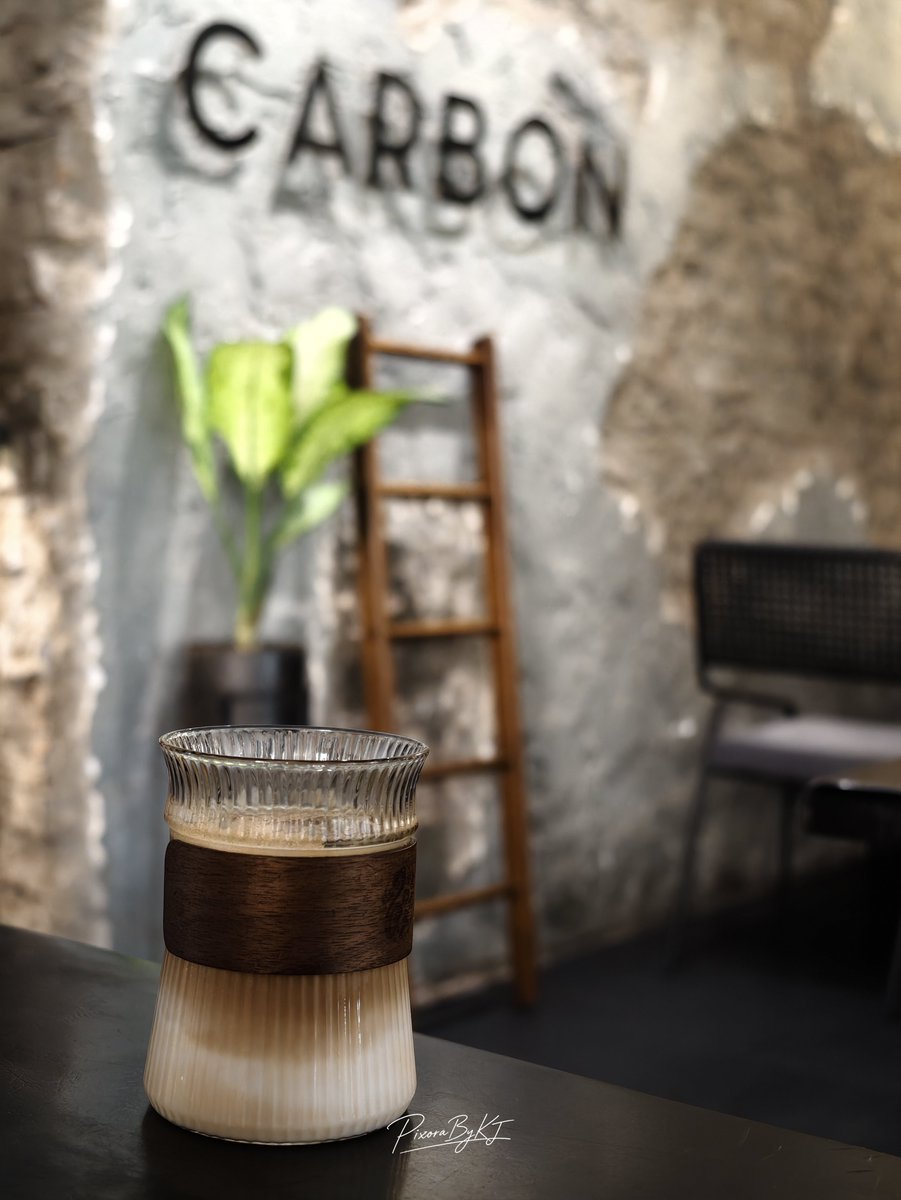 PixoraByKJ's tweet photo. Where conversations slow down, Coffee speaks. ☕🪵

#PixoraByKJ 
#ShotOnVivo 
#ShotOnSnapdragon 
#VivoIndia 

@Snapdragon @Snapdragon_IN 
@ZEISSLenses 
@Vivo_GLOBAL @Vivo_India https://t.co/oGegStA1Rt