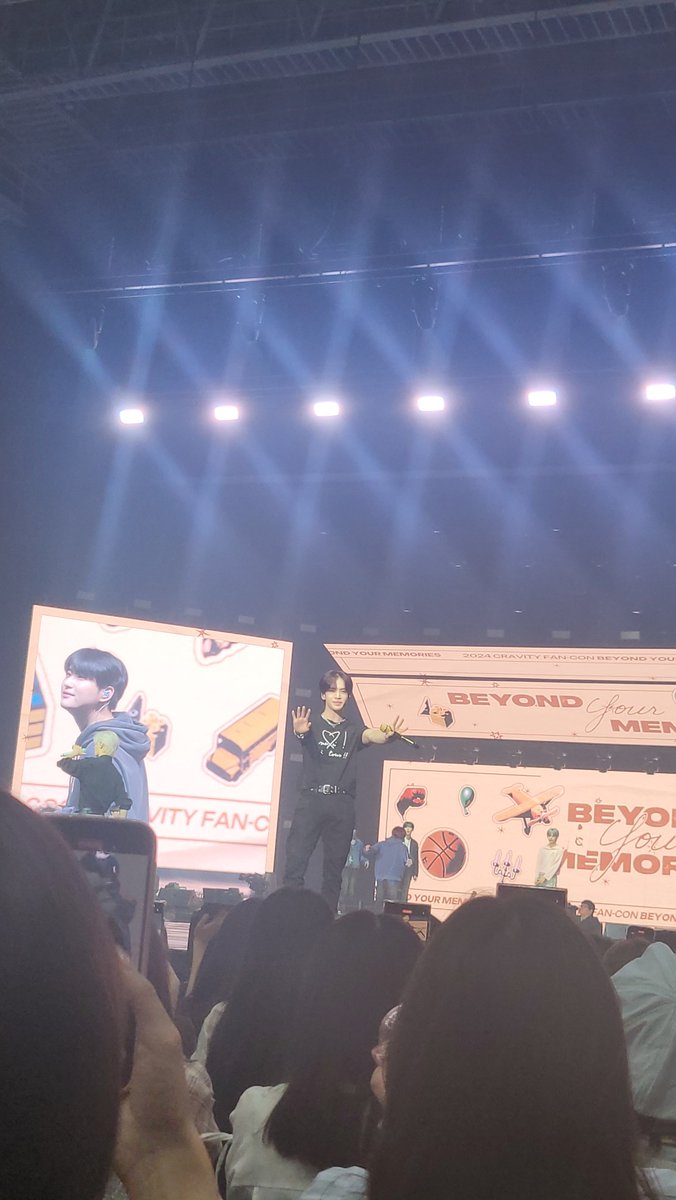 crvtse_801's tweet photo. 올림픽홀
VIP FLOOR T구역 13열 17번 시야 공유 https://t.co/C1wwmPrUAr
