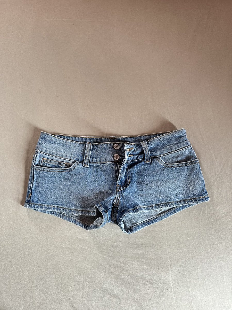 maybebabybae's tweet photo. laurie denim shorts 990 from 1400 
ไม่เคยใส่ เอวต่ำ 30-32 ยาว 10 ต้นขา9.5 
ไม่เคยใส่ ขอดูเพิ่มเติมได้ พร้อมส่งค่ะ🫶🏼

#brandymelvilleth #ส่งต่อbrandy #brandymelvillethailand #brandymelville #ส่งต่อsubdued #subduedthailand #edikted
#ส่งต่อstylist #ส่งต่อfeelfree #ส่งต่อduex https://t.co/qURggwhYKB