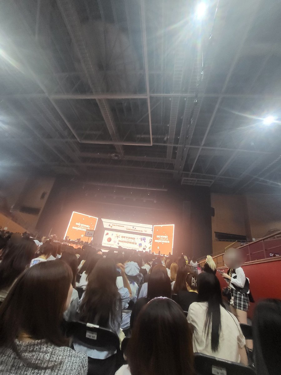 crvtse_801's tweet photo. 올림픽홀
VIP FLOOR T구역 13열 17번 시야 공유 https://t.co/C1wwmPrUAr
