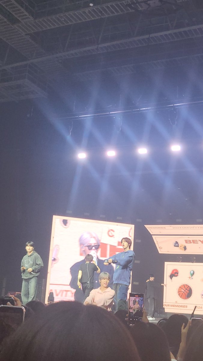 crvtse_801's tweet photo. 올림픽홀
VIP FLOOR T구역 13열 17번 시야 공유 https://t.co/C1wwmPrUAr