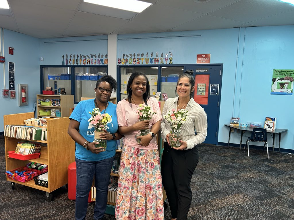 DrCoope26546391's tweet photo. Happy Wonderful Worship Wednesday! Congratulations Nominees๐๐๐ Mrs. Lee-Teacher of the Year, Mrs. Beauchard-School Employee of the Year, Mrs. Kerkerian-Assistant Principal of the Year, and Dr. Cooper -Principal of the Year!
#YouRock! https://t.co/dloFzxcLfT