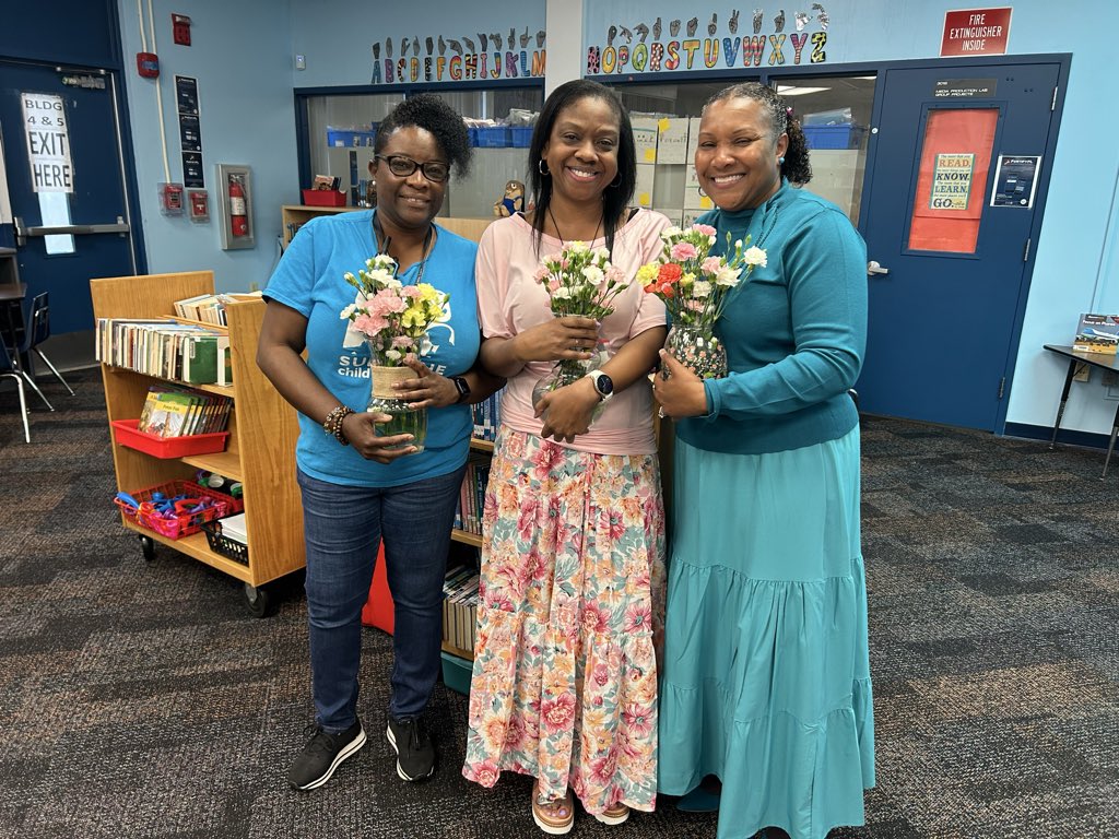 DrCoope26546391's tweet photo. Happy Wonderful Worship Wednesday! Congratulations Nominees๐๐๐ Mrs. Lee-Teacher of the Year, Mrs. Beauchard-School Employee of the Year, Mrs. Kerkerian-Assistant Principal of the Year, and Dr. Cooper -Principal of the Year!
#YouRock! https://t.co/dloFzxcLfT