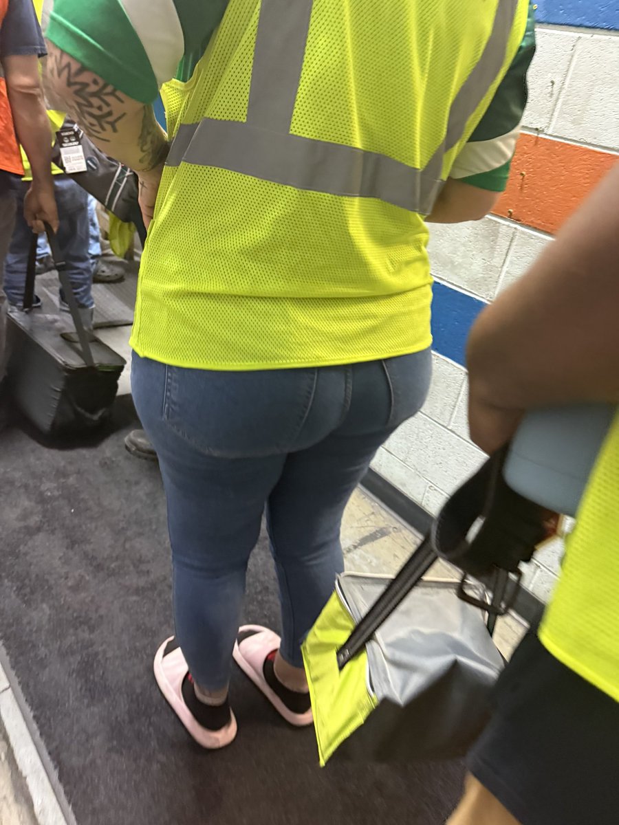 phatboidickens's tweet photo. Stupid thick Latina at work… #creeplife #atlfreaks #nofacenocase #latinabooty #hispanicbooty #mexicanbooty #thickthighs #bighips #bigbooty #fatbooty #phatbooty https://t.co/zmkQX6e1Y0