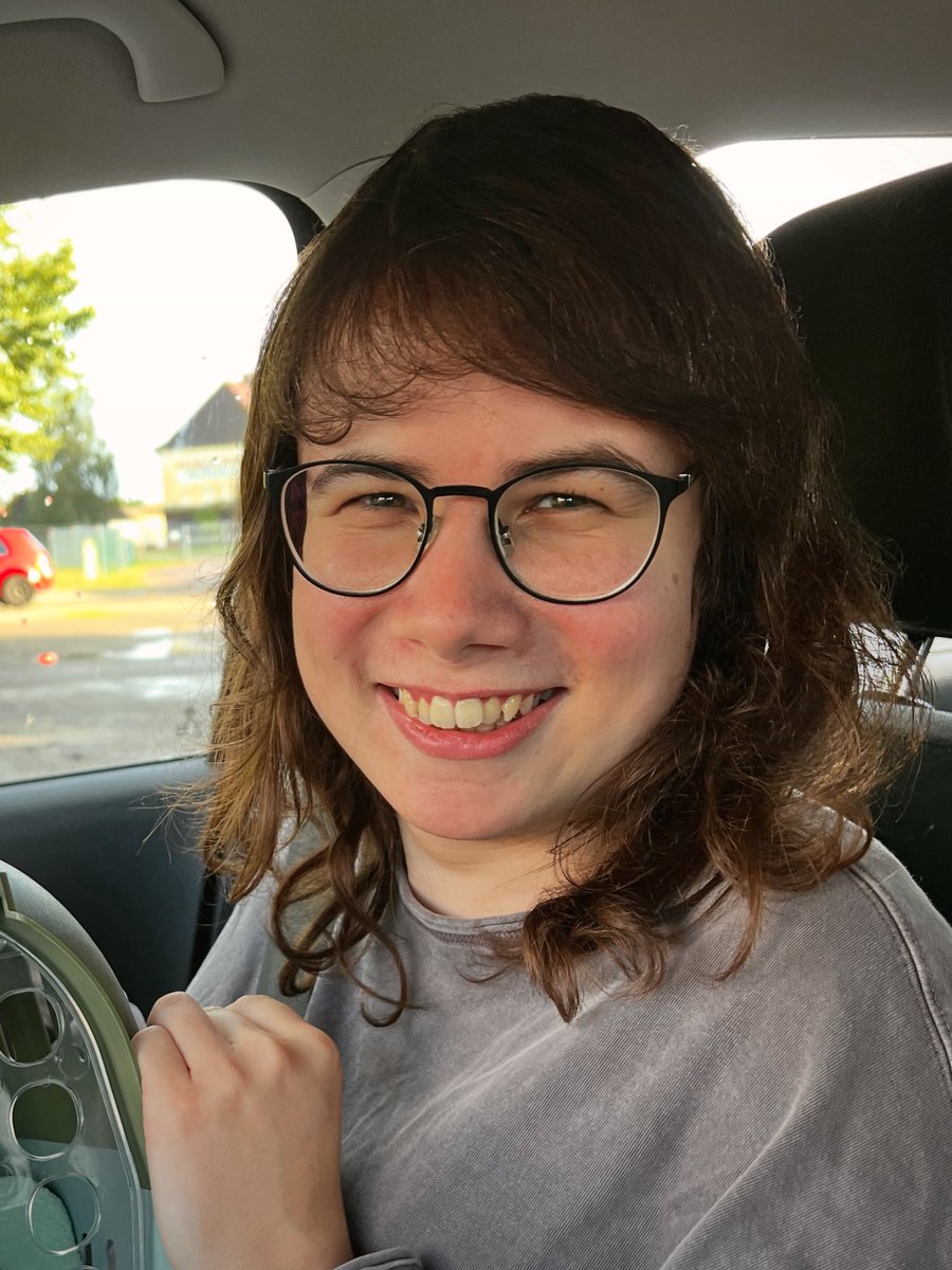 ChiaraKatzmann's tweet photo. Heute vor einem Jahr habe ich mit meiner Hormonersatztherapie begonnen. ☺️ 🏳️‍⚧️

Es ist einfach krass, wie schnell die Zeit doch vergeht und wie sich mein Körper in dieser Zeit auch verändert hat. Nicht nur körperlich, sondern auch vieles im inneren. 😊
#trans #mtf #hrt https://t.co/MQ7PUP1rni