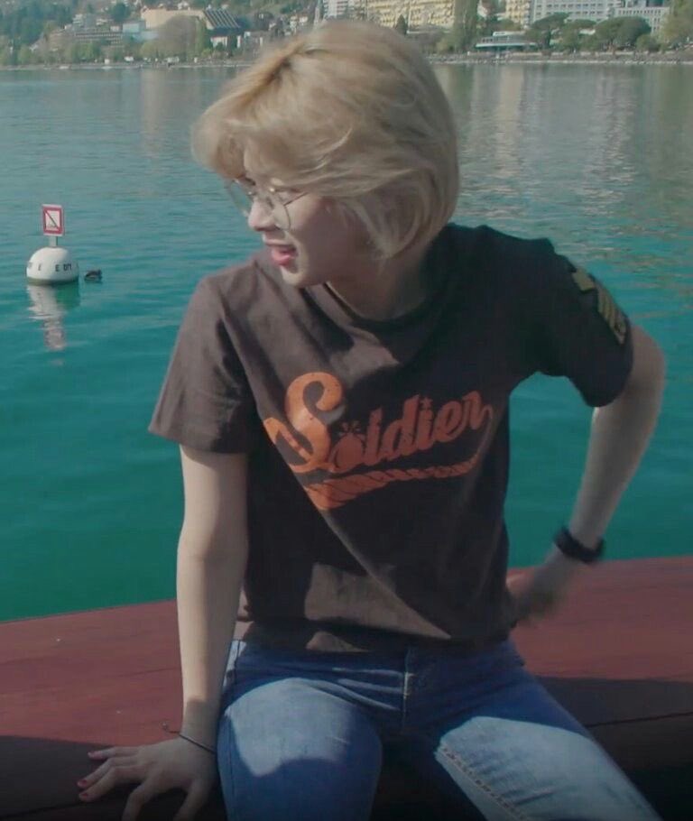 ninha_core's tweet photo. Eu acho que a minha eu sensitiva adolescente já sabia que a Jeongyeon não gostava do estilo tomboy, porque eu ficava genuinamente com raiva todas as vezes que eu via a coitada toda machinho e só me curei dessa raiva depois que ela passou a ser ela mesma https://t.co/ZHZlijMhDH