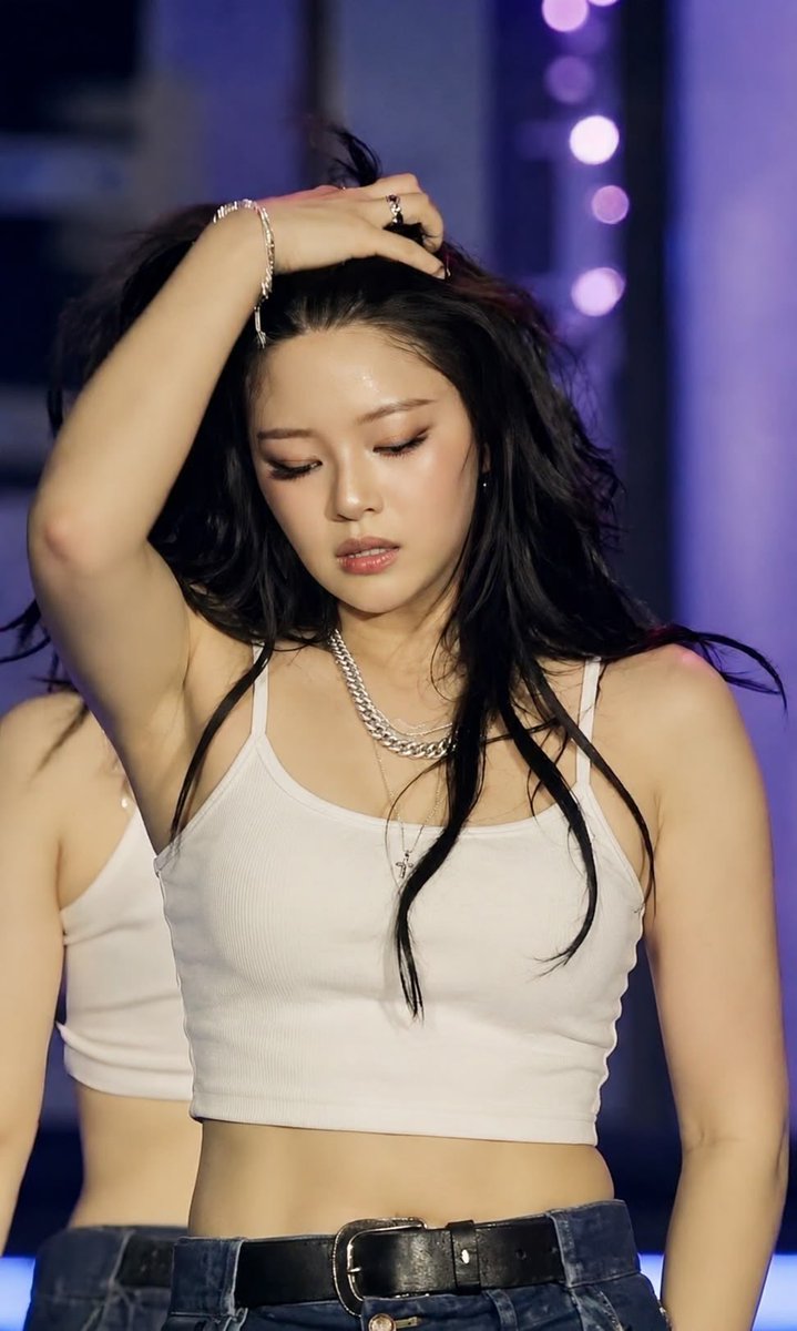 ninha_core's tweet photo. Eu acho que a minha eu sensitiva adolescente já sabia que a Jeongyeon não gostava do estilo tomboy, porque eu ficava genuinamente com raiva todas as vezes que eu via a coitada toda machinho e só me curei dessa raiva depois que ela passou a ser ela mesma https://t.co/ZHZlijMhDH