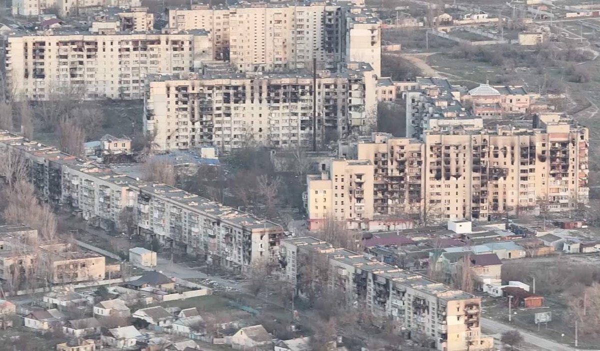 lubinetzs's tweet photo. A city with almost no safe way out. This is the reality today in occupied Oleshky. Ukraine is ready to carry out a humanitarian evacuation of civilians. The ICRC is ready to assist. However, Russia has still not provided the necessary security conditions. People remain effectively trapped, without adequate access to food, drinking water, and medicines, while facing the constant threat of shelling and drone attacks. In desperation, some are trying to escape on their own — even through mined areas. This puts their lives at direct risk. I continue to insist on the immediate humanitarian evacuation of civilians. People must not be held hostage to occupation.