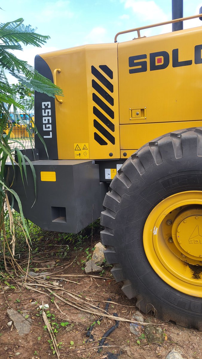 SolidFleetNG's tweet photo. 🚜 SDLG L936H Wheel Loader

3.5-ton rated load | 2.1m³ bucket | 99kW engine | 11.35-ton operating weight.

Built for construction, quarry &amp; material handling.

✅ 1-Year Warranty | Hire Purchase Available

📞 07063531487
Reliability in Action.

#SDLG #Wheelloader #viral #L936H https://t.co/aKWctH00ip