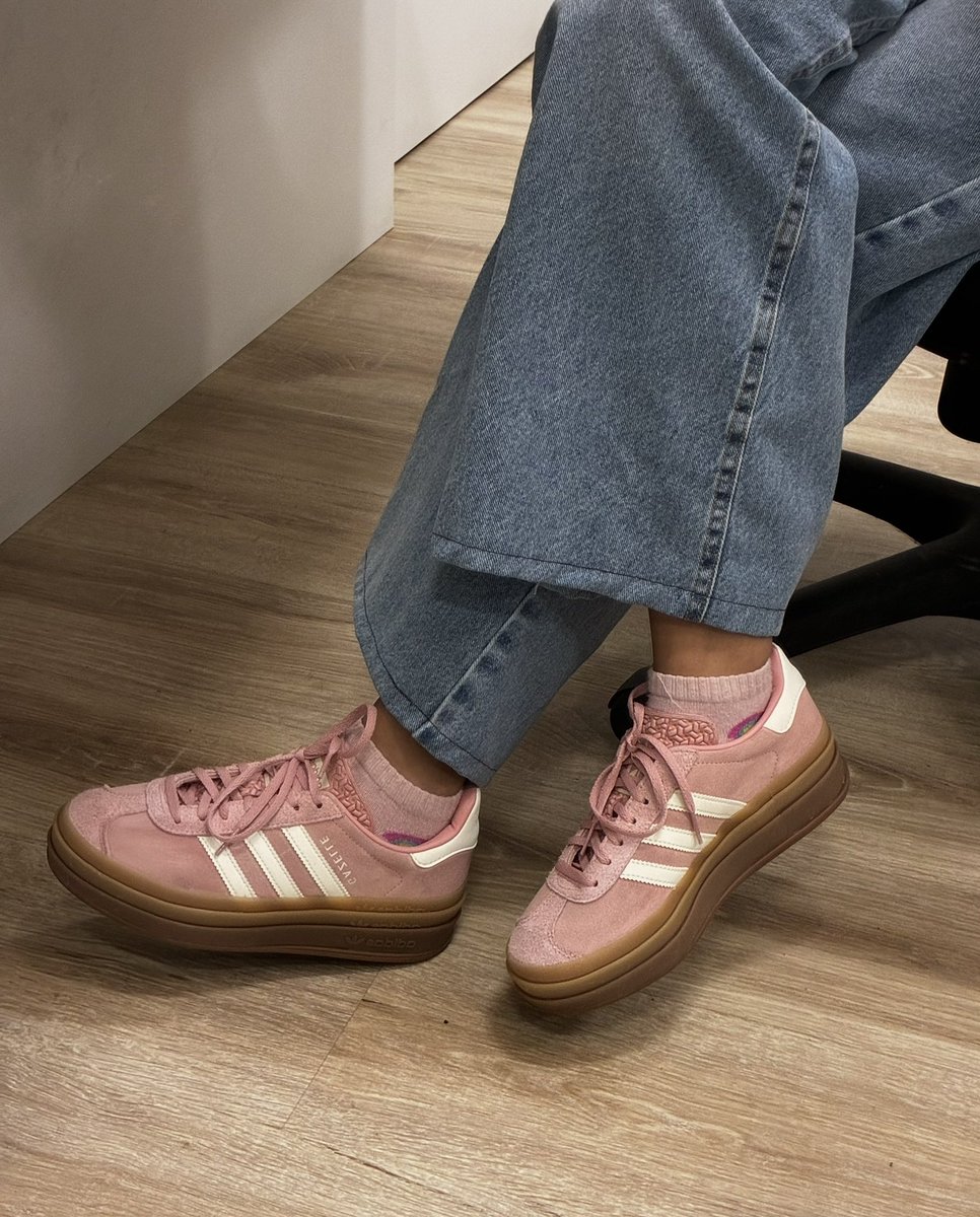 bellissante's tweet photo. usei hoje meu gazelle pela primeira vez no estágio 💘 https://t.co/p5NEQxnjVP