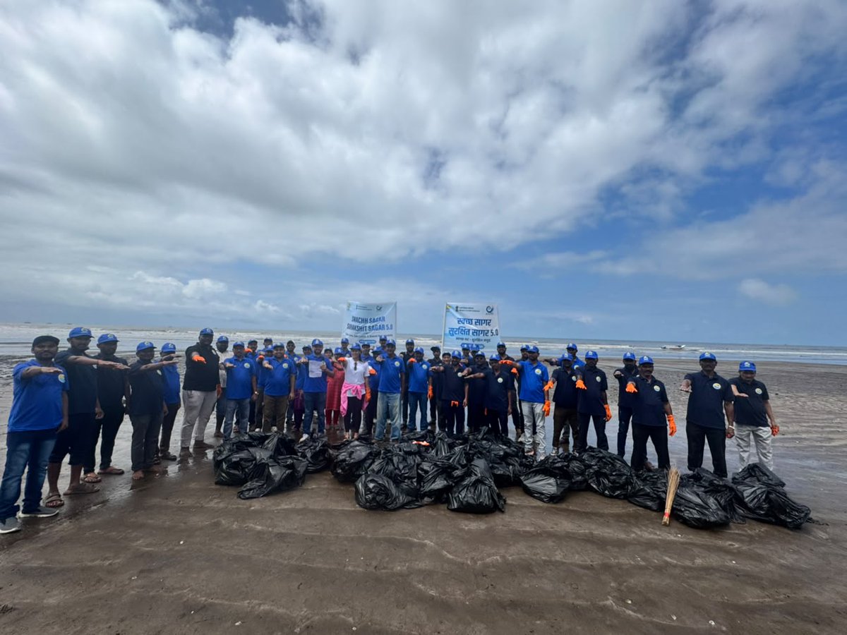 iitmpune's tweet photo. On occasion of World Ozone Day 2026 &amp;beach clean up drive at Nagaon Beach on 16 September, @iitmpune  employees, came together to take the Swachh Sagar, Surakshit Sagar Pledge, reaffirming our collective commitment to protecting our oceans &amp;preserving them for generations to come https://t.co/JvCnqMZTRX