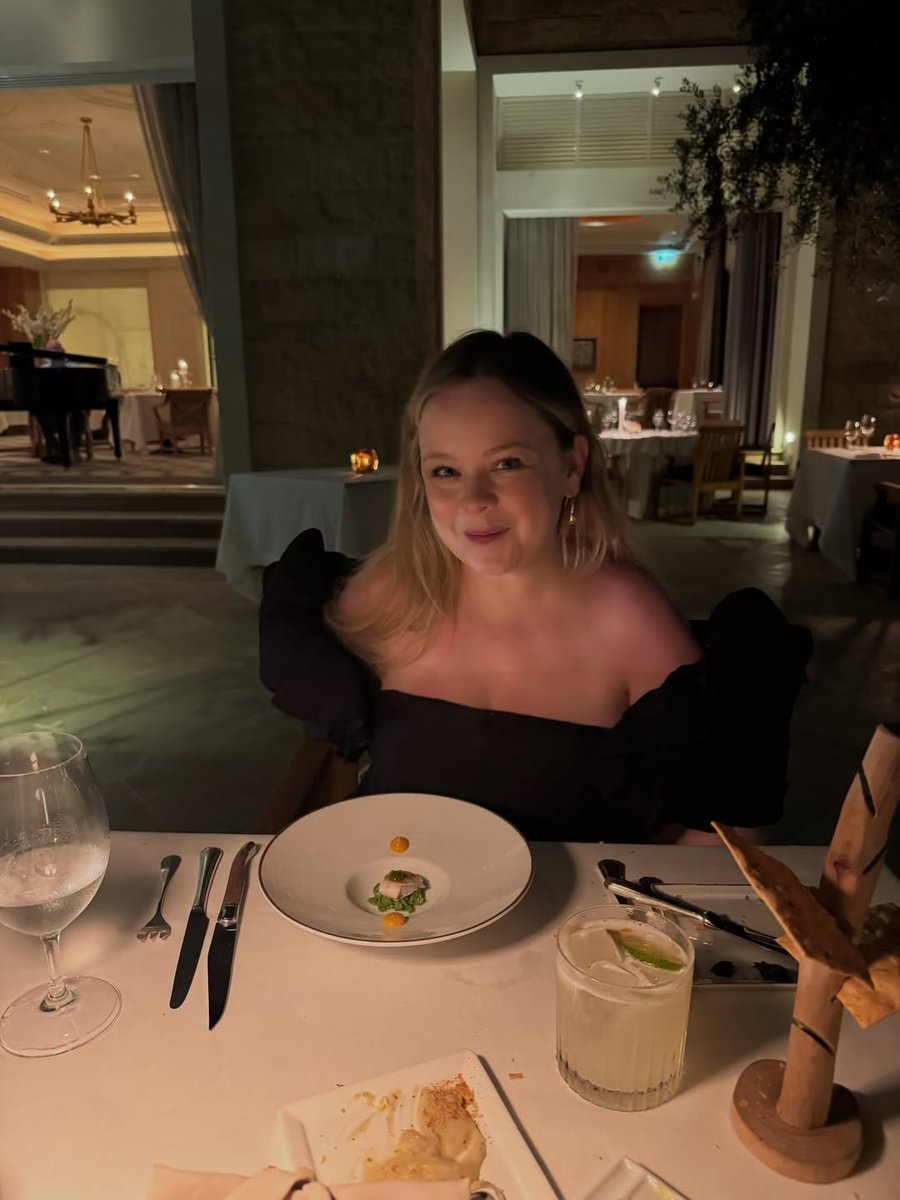 imaderrygerl's tweet photo. My eyes have been blessed by Nicola’s beauty once again! So happy she’s gotten some proper downtime amidst all her projects. Also, she has the most incredible skin. I need that bodycare routine stat. https://t.co/XpGcy0r8p0