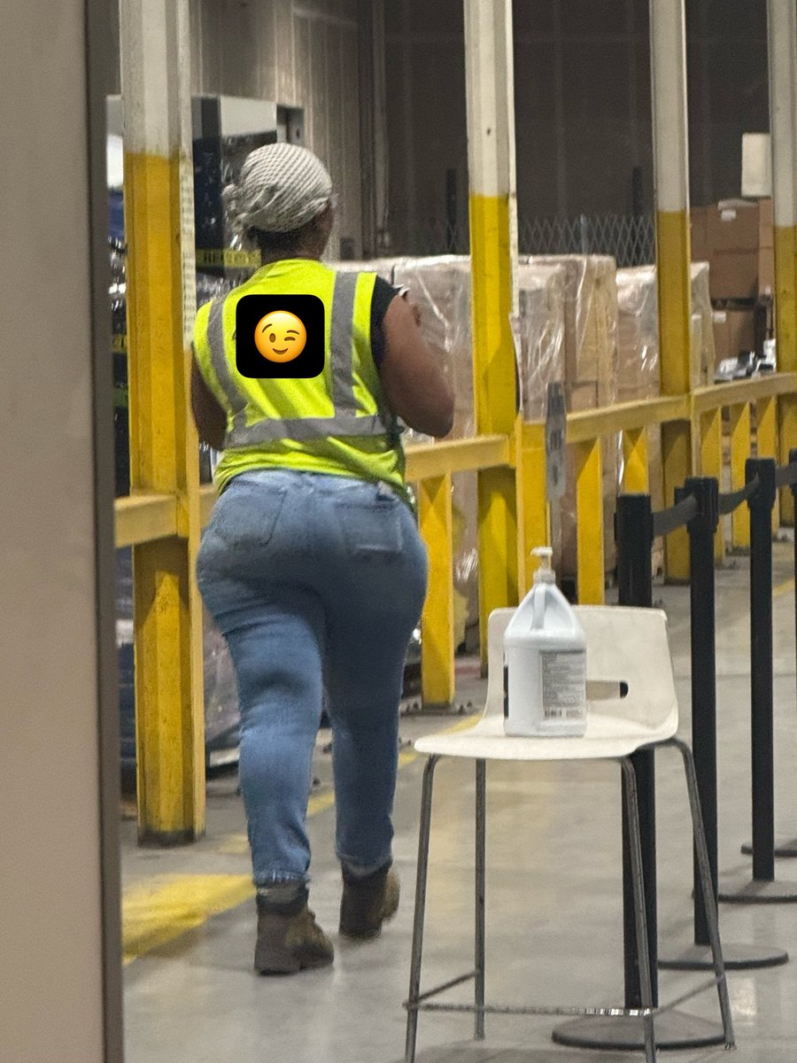 phatboidickens's tweet photo. Big booty butterhead at work #phatass #bbwbooty #bigbooty #bighips #butterhead #bbw #atlfreaks #phatbooty #blackbooty #thickthighs #ebonybooty #nofacenocase #creeplife https://t.co/HaQ8Kre7hW