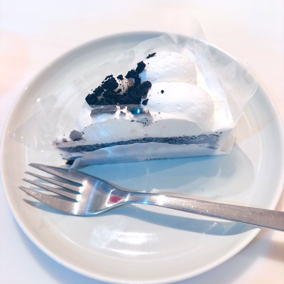 kathynogi's tweet photo. これは成城石井のクッキーアンドクリームケーキ。美味しかった。 https://t.co/yxz33afKfv