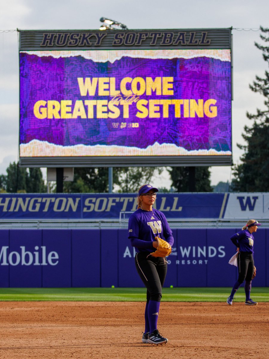 UWSoftball's tweet photo. The signs say it all 🤷‍♀️ https://t.co/0V8EqYQpx5