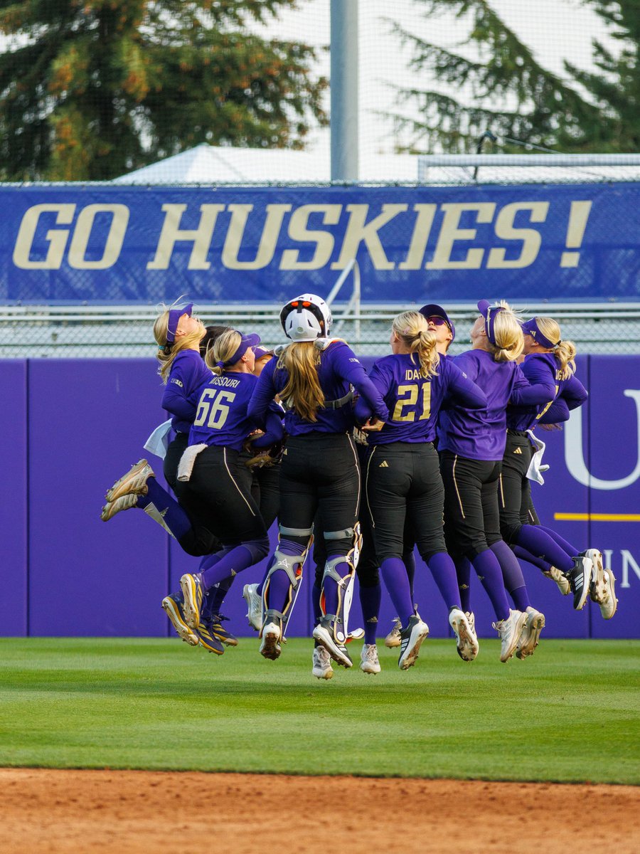 UWSoftball's tweet photo. The signs say it all 🤷‍♀️ https://t.co/0V8EqYQpx5