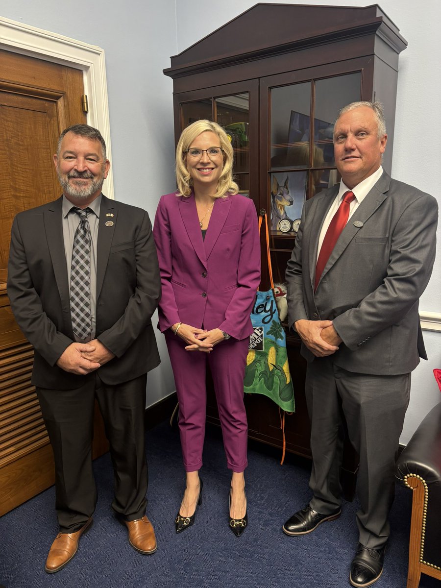 iowa_corn's tweet photo. Yesterday, Iowa corn farmers were able to meet with @RepAshleyHinson, Rep. @ZachNunn and @RepMMM to share their concerns about high input prices, securing year-round nationwide E15, passing the Farm Bill and making sure the Ag Bio Act is included 🌽 https://t.co/BIDbsufQKT