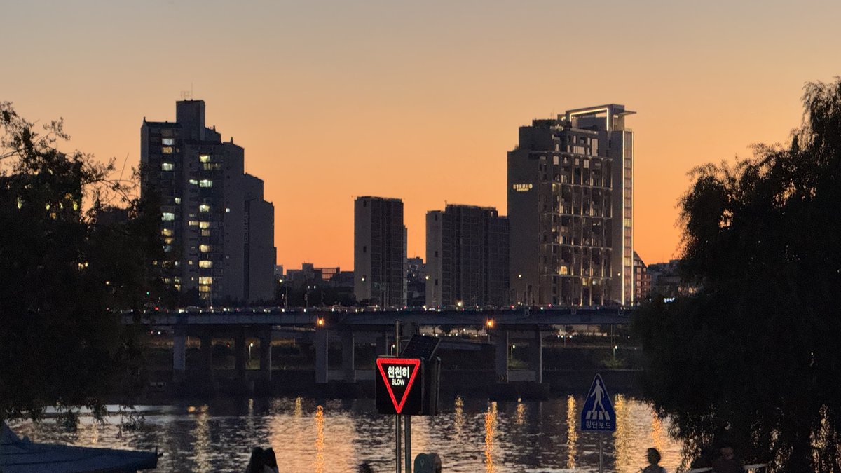 vvinitall's tweet photo. 한river https://t.co/FWc5mpWluc