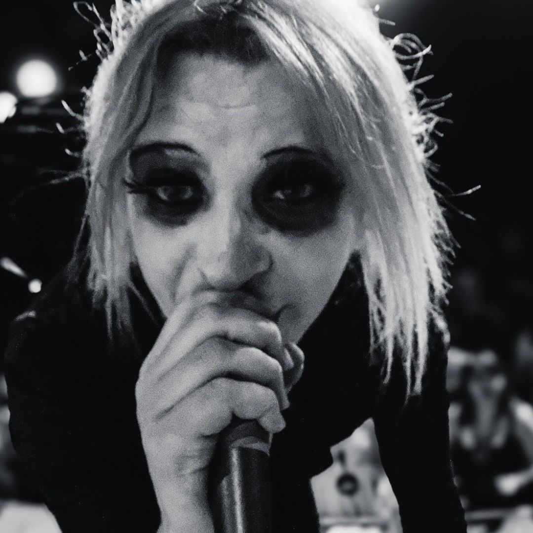 SATSWband's tweet photo. Minneapolis, you stared into the abyss with us and the abyss offered to take us to the Olive Garden for some unlimited breadsticks. Tonight, all eyes are on MILWAUKEE as we roll our Action Van™ into X-Ray Arcade. We’ll see you tonight as our quest with continues.

 📷:  Teets https://t.co/TgPlwrGJgb