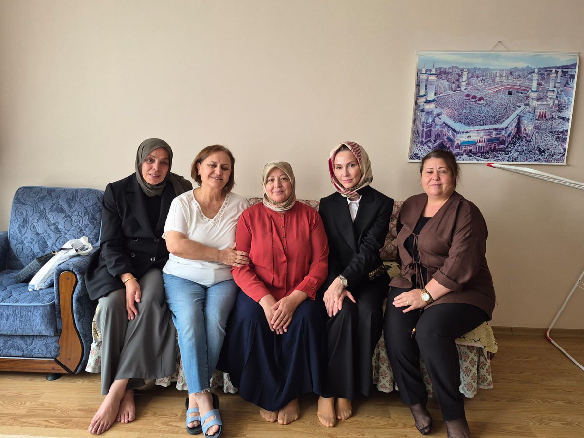etimesgutkadn1's tweet photo. Kadın K. Y. K Üyemiz Sabiha Çorlu arkadaşımızın rahatsızlığı bulunan kıymetli annesini, Kadın Kolları Başkanımız Nurhan Bayhan, İlçe Koordinatörümüz Hümeyra Aksoy ve yönetimimizle birlikte ziyaret ederek geçmiş olsun dileklerimizi ilettik.
Rabbim kendisine acil şifalar versin, https://t.co/x4jCDw8ndM