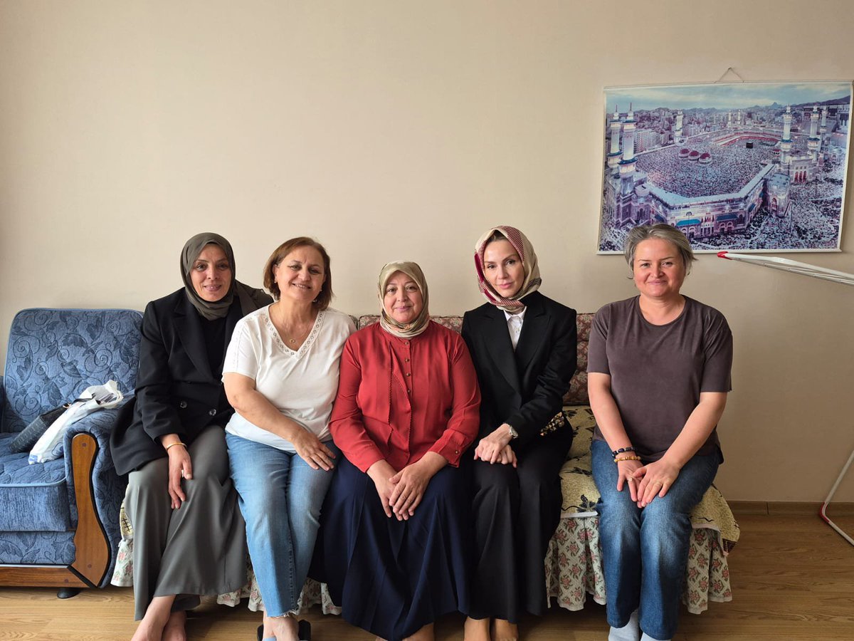 etimesgutkadn1's tweet photo. Kadın K. Y. K Üyemiz Sabiha Çorlu arkadaşımızın rahatsızlığı bulunan kıymetli annesini, Kadın Kolları Başkanımız Nurhan Bayhan, İlçe Koordinatörümüz Hümeyra Aksoy ve yönetimimizle birlikte ziyaret ederek geçmiş olsun dileklerimizi ilettik.
Rabbim kendisine acil şifalar versin, https://t.co/x4jCDw8ndM