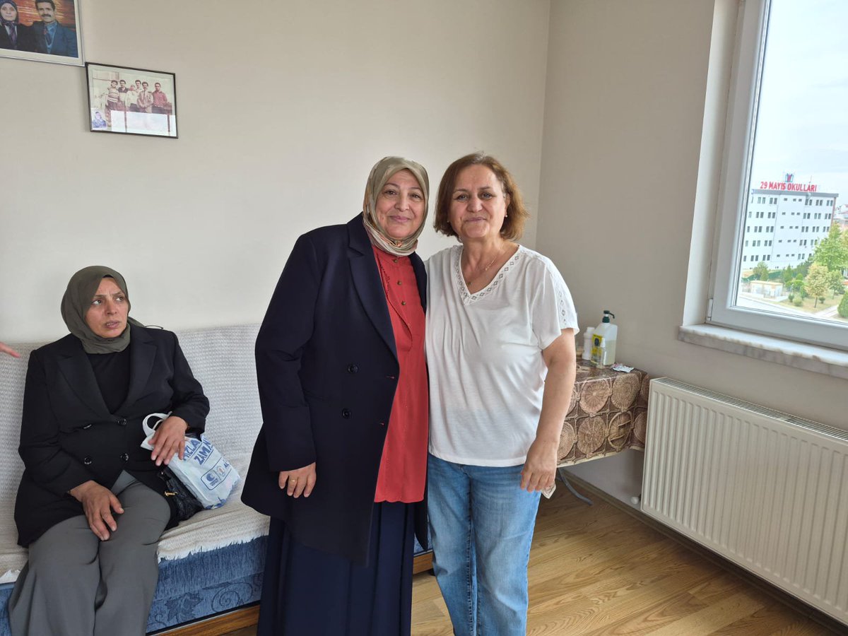 etimesgutkadn1's tweet photo. Kadın K. Y. K Üyemiz Sabiha Çorlu arkadaşımızın rahatsızlığı bulunan kıymetli annesini, Kadın Kolları Başkanımız Nurhan Bayhan, İlçe Koordinatörümüz Hümeyra Aksoy ve yönetimimizle birlikte ziyaret ederek geçmiş olsun dileklerimizi ilettik.
Rabbim kendisine acil şifalar versin, https://t.co/x4jCDw8ndM