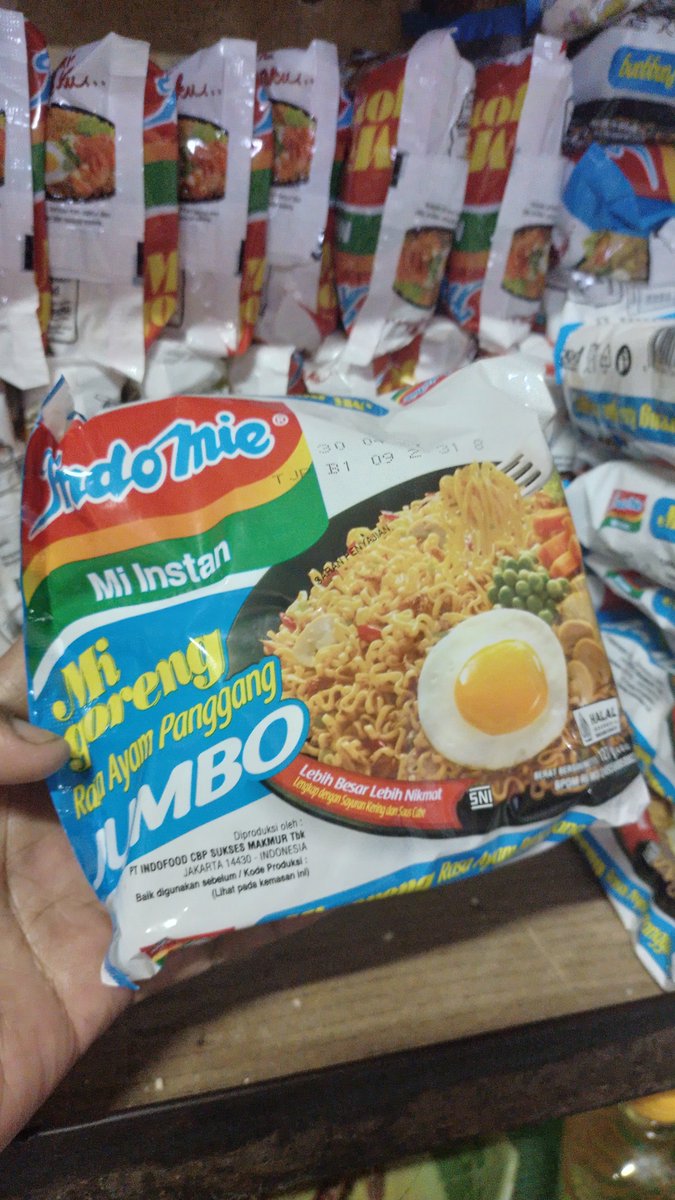 HaryaNagara's tweet photo. @Indomielovers Yeuh min sy dr pengusaha warmindo ikut merayakanππ€
#PERSIBDay https://t.co/engv3iqyWn