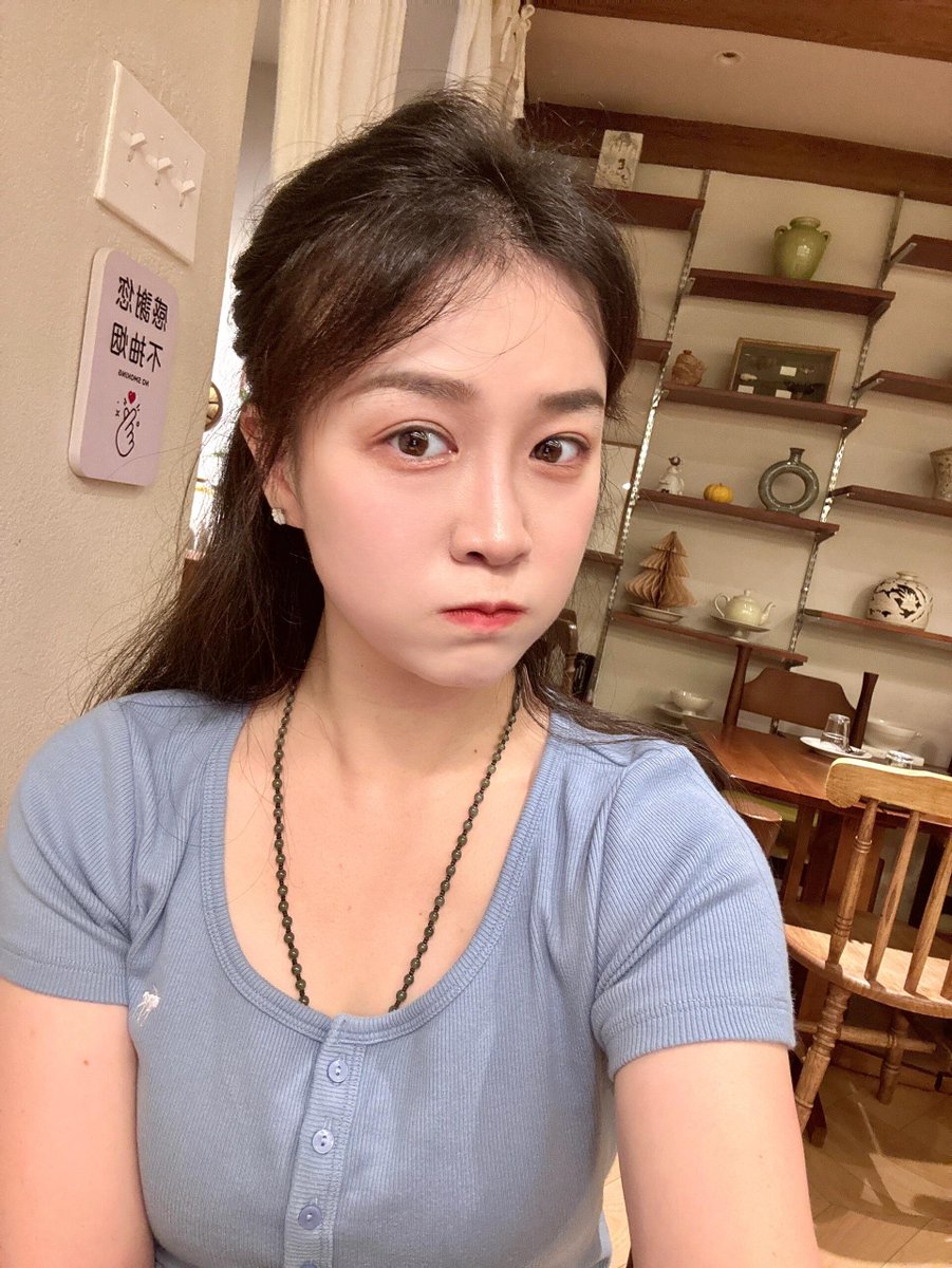 olaymaicol's tweet photo. 听说X是树洞   树洞是聊隐私吗？怎么没人跟我聊聊？我很差？ https://t.co/yF6fZs80jN