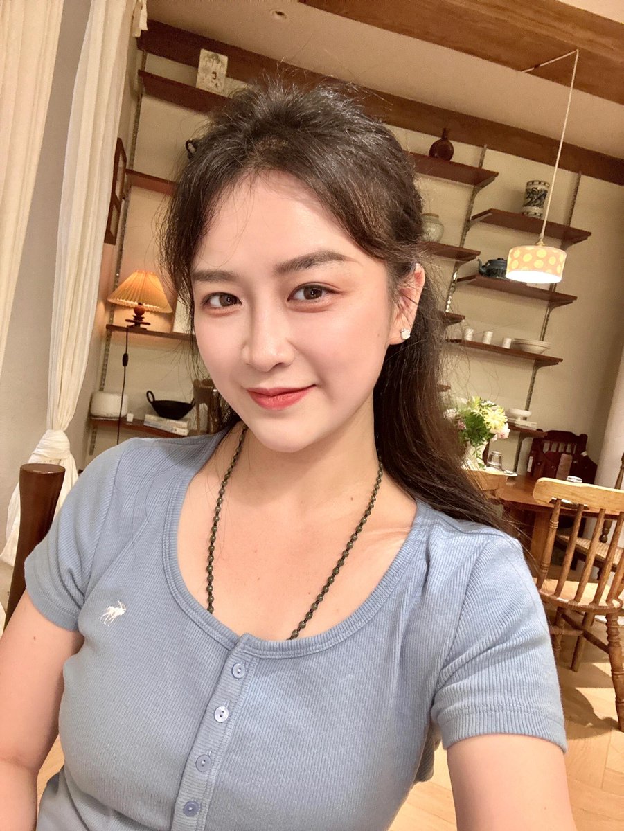 olaymaicol's tweet photo. 听说X是树洞   树洞是聊隐私吗？怎么没人跟我聊聊？我很差？ https://t.co/yF6fZs80jN