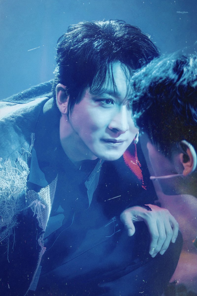 Diluculum_pic's tweet photo. 260915 죽음에 관하여
스페셜 커튼콜 ❝ 숫자의 끝 Rep. ❞

신 #성태준 https://t.co/Dhu5AVZcmR