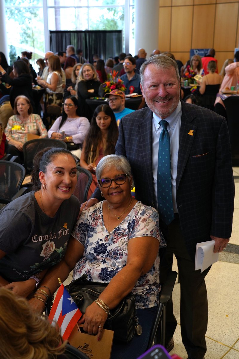 orlandomayor's tweet photo. The Hispanic Heritage Month art exhibition at City Hall is a wonderful reflection of our community's values. In Orlando, we're proud to celebrate our diversity, recognize the importance of arts and culture and uplift artists who make the city more vibrant and welcoming. https://t.co/B7rvFk3nL1
