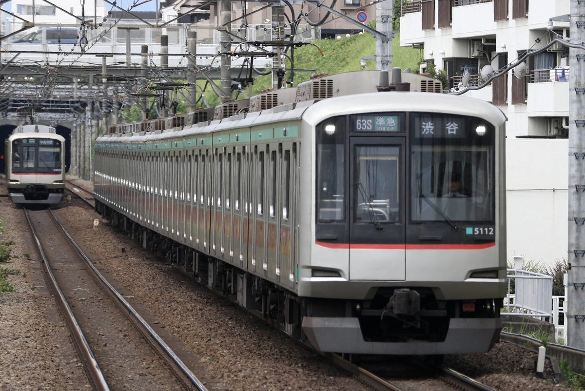 PAWAN77's tweet photo. メルカリで大判スカーフをポチった。ちっちゃいこだわりだけど、定型文の「購入させていただきました」を「購入いたしました」に毎回変えてしまう。 https://t.co/wcNfkTUnVd