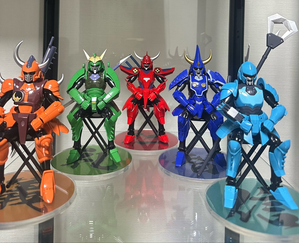 a27c5a766eaxxd's tweet photo. 圧巻の一言本当にカッコよくてヤバいw
台座も頑張って作って良かった
この台座なら何でも行けちゃいそう
#鎧伝サムライトルーパー
#千値練 https://t.co/I8NAJ9JZIv