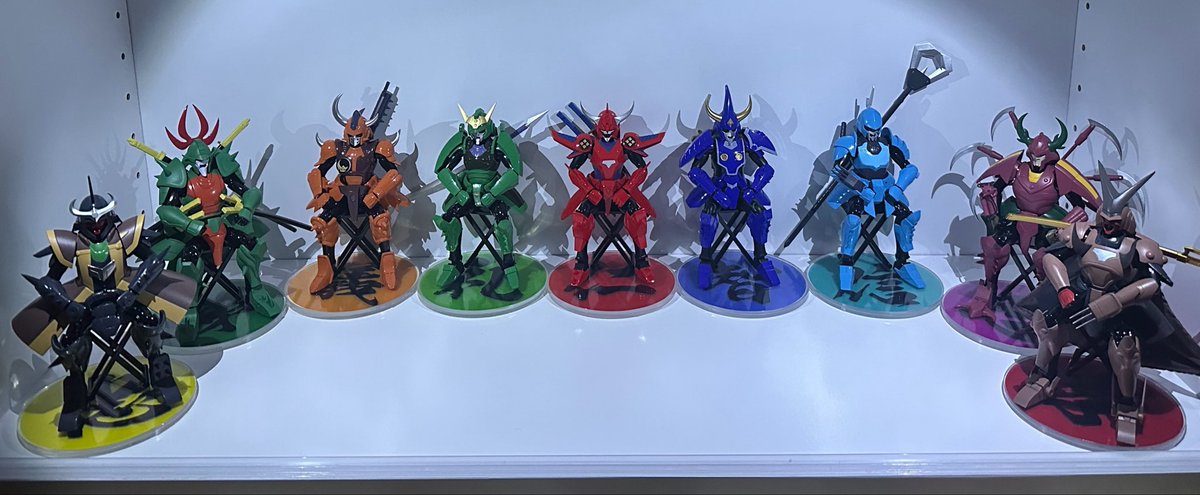 a27c5a766eaxxd's tweet photo. 圧巻の一言本当にカッコよくてヤバいw
台座も頑張って作って良かった
この台座なら何でも行けちゃいそう
#鎧伝サムライトルーパー
#千値練 https://t.co/I8NAJ9JZIv