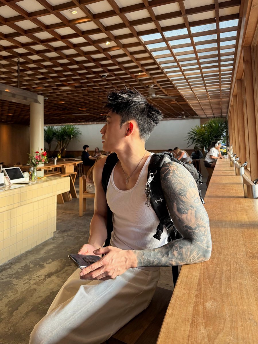metenoloco's tweet photo. 𝑆obre mim.  
ㅤ
• idade : 26 anos
• gênero : masculino
• comida fav : batata frita
• aniversário : 02/02
• altura : 1,90
• sexualidade : hetero  
• pets : 2
• piercings : 0
• tattoos :  muitas
• cor fav : preto, verde e amarelo
• status : solteiro https://t.co/7WwZm3laAM