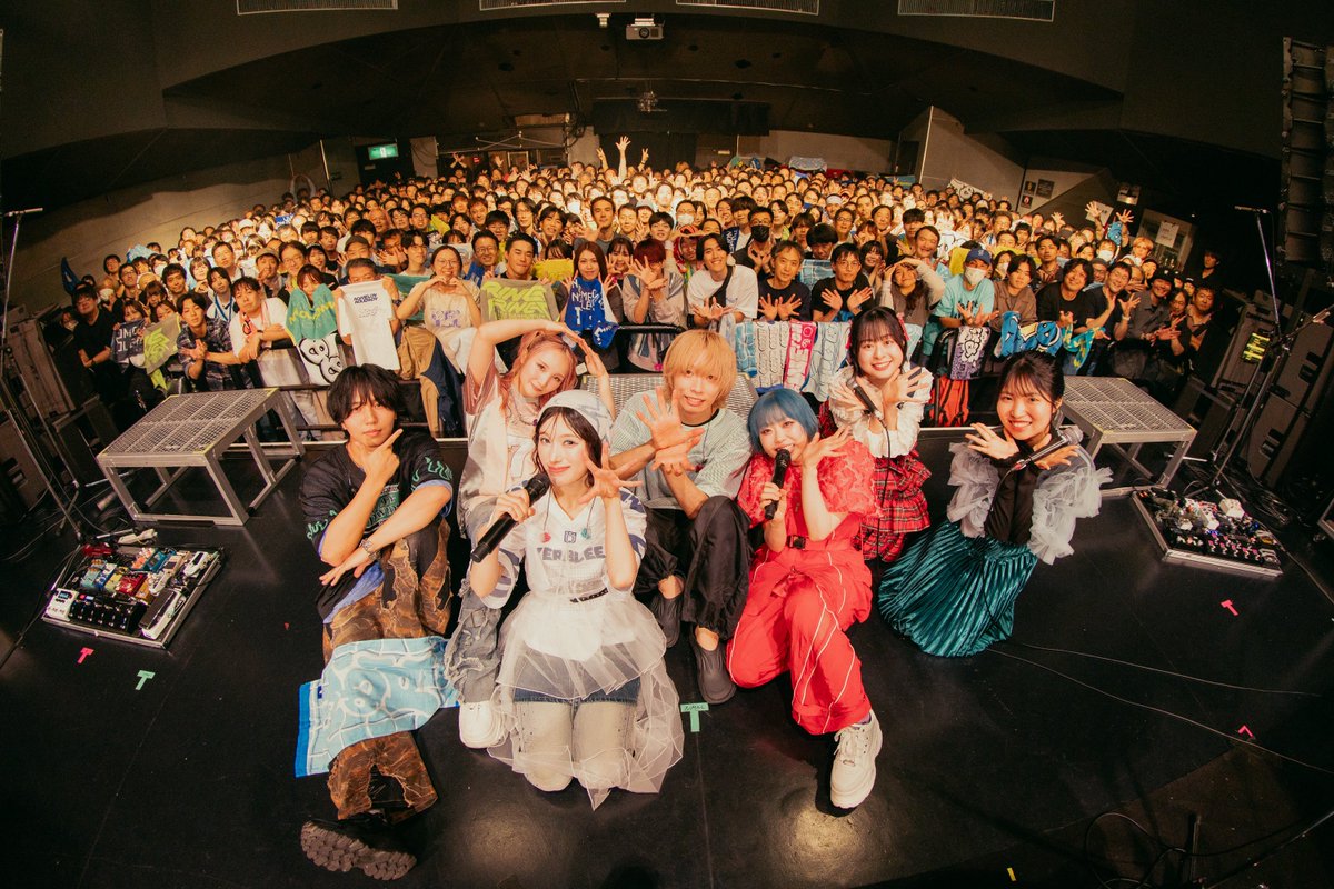 Aooo_band's tweet photo. NOMELON NOLEMON × Aooo
「グロウアップショウ ～ひまわりのサーカス団～」
スペシャルイベント🎪

ご来場いただいた皆さん、
NOMELON NOLEMON、#野田朋花 さん、#黒崎しおり さん
スペシャルな一夜を一緒に楽しんでいただきありがとうございました！🌻

「ユラリユレル」「DAYS!」とともに
TVアニメ『#グロウアップショウ』も引き続きお楽しみください！

📸 photo by @kawado_photo

#Aooo #ノーメロ #Aooo_DAYS