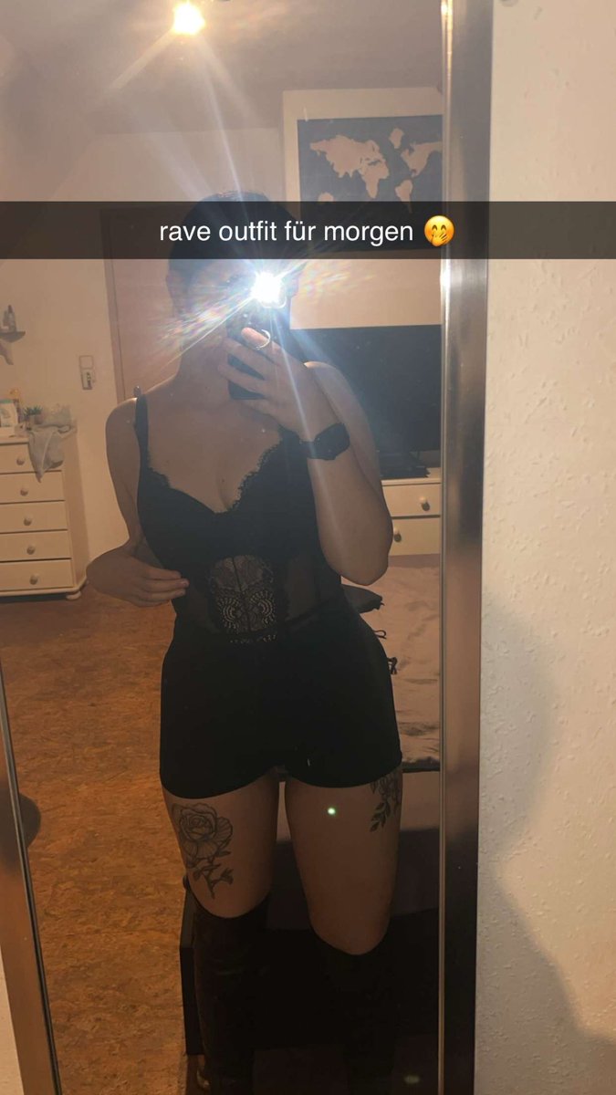 HerrinAmke's tweet photo. deine einzige aufgabe ist es zu gehorchen und zu senden.💸

#Findom #Paypig #Zahlsklave #Herrin #Money https://t.co/MIFoU0gP6t