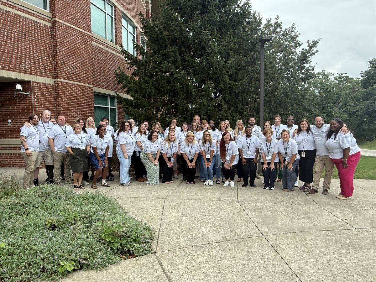 engageky's tweet photo. Last week, #EngageKY kicked off the #KentuckyCollegeCoaches event for Cohort 17, returning coaches, and @KHEAA staff. 🎉 Engaging sessions equipped coaches with tools for success in schools. Thanks to #KHEAA for hosting! Let's empower our students together! #StudentSuccess https://t.co/4RRGP1EgKO