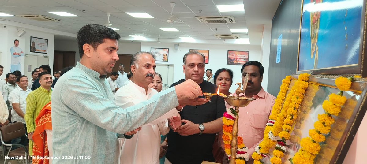 krishna4rss's tweet photo. संगठन द्वारा बाहरी दिल्ली जिले का प्रभारी दायित्व मिलने के पश्चात प्रथम संगठनात्मक बैठक ली। बैठक में सभी कार्यकर्ताओं से परिचय हुआ तथा आने वाले कार्यक्रमों पर बातचीत हुई । https://t.co/ybdONM5qm6