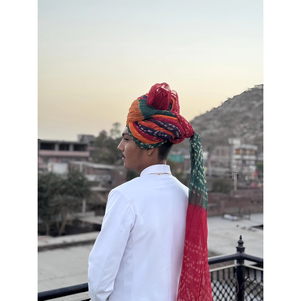 TunaKandermir's tweet photo. Every gentleman looks his best in traditional attire https://t.co/oNumsTmT4t