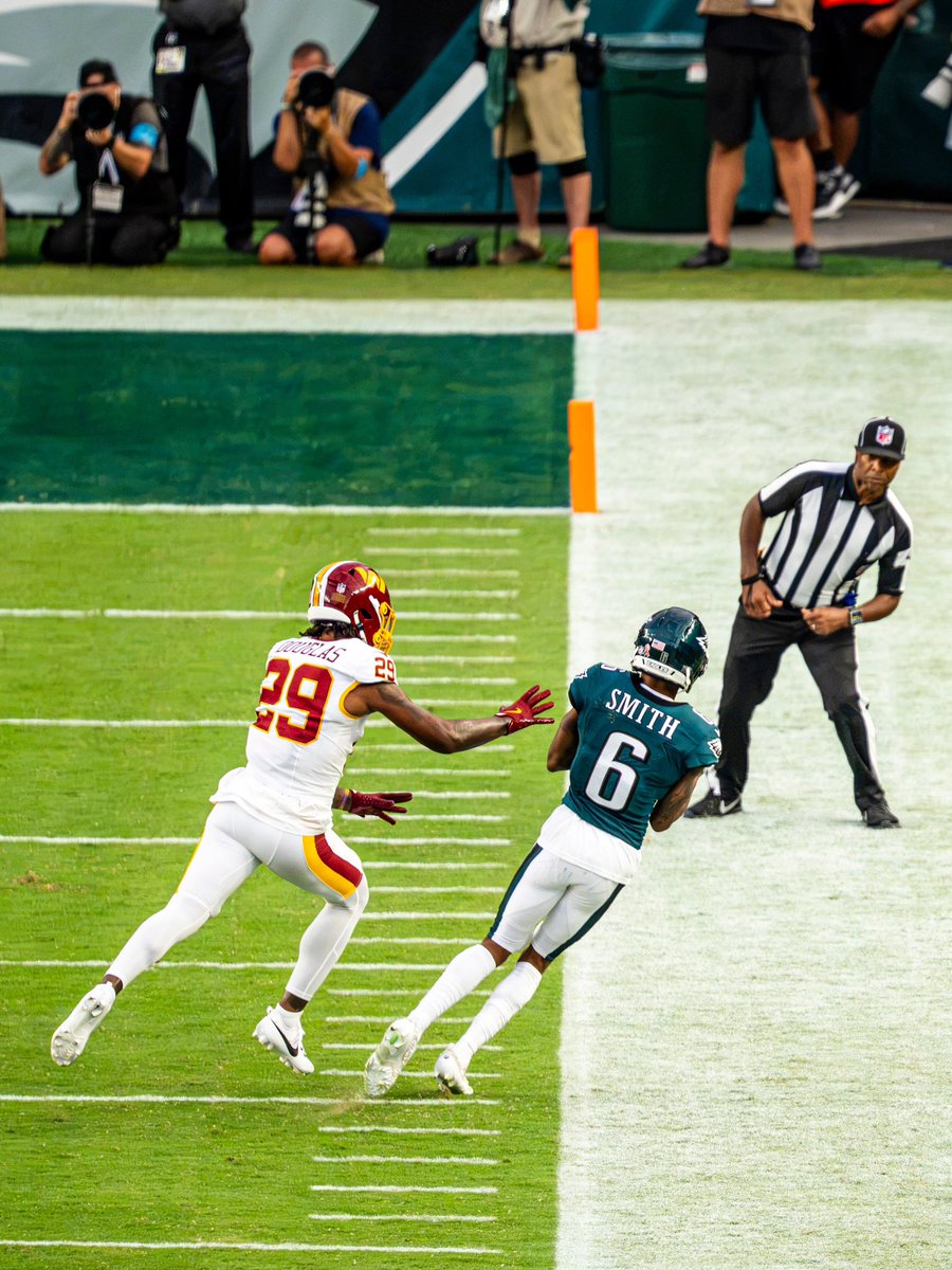 DillyPhilly215's tweet photo. “Hey Siri… Play Smooth Criminal By Michael Jackson”🕺🏾🦅

#FlyEaglesFly https://t.co/RaaldllgcF