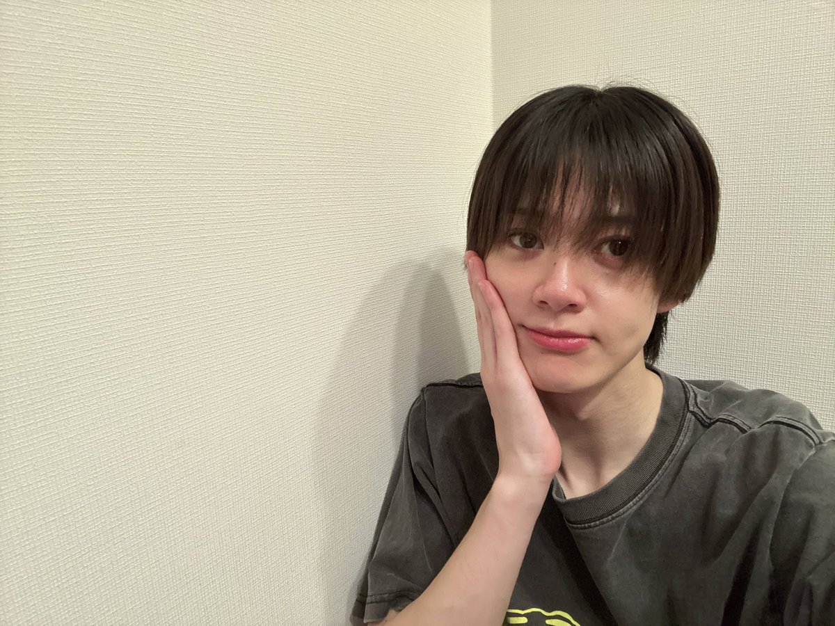 fuminori_ogawa's tweet photo. BUDDiiS結成6周年🫶☺️✨🙌🙇‍♂️
あなたがいてくれてよかった。
7年目も
一緒にいっぱい思い出作ろうねん！
大好き以上に大好き🫶✨☺️

すっぴんで失礼します。加工してます。
ありがとうございます。なにが。

#BUDDiiS https://t.co/6mwSettxNM