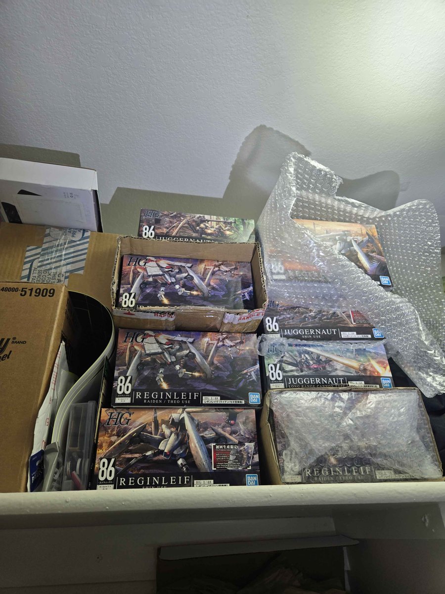rakentou's tweet photo. @2ray_degenemax Ill build and paint them some day 😔 biggest thing stopping me is display space right now is nonexistent https://t.co/M35TNlZXwx