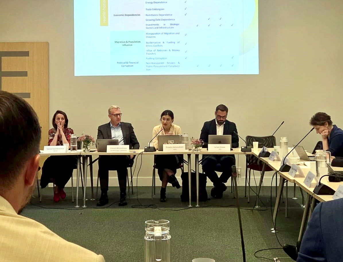 IPREMD's tweet photo. On 14 September, at CEPS’ #REUNIR Confessionals in Brussels, #IPRE Executive Director @grozaiulian  presented the security dimension of a draft White Paper on the #EU’s role in the Eastern Neighbourhood and Western Balkans.

Read more: https://t.co/CWPXNpNeWW https://t.co/abu1hiilfe