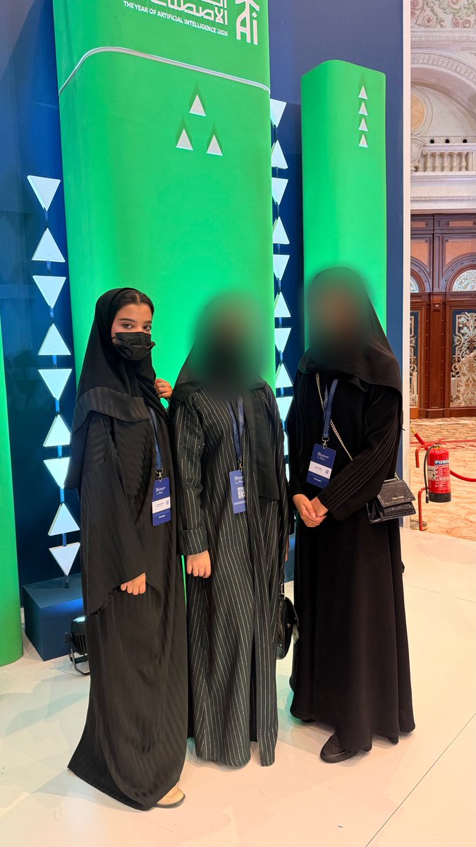 Haninbindaws's tweet photo. سعدت اليوم بزيارة #منتدى_اليونسكو_العالمي_لأخلاقيات_الذكاء_الاصطناعي برفقة الدكتورة نهر حريري والاطلاع على أبرز النقاشات حول مستقبل الذكاء الاصطناعي وأخلاقيات استخدامه.

تجربة ثرية عززت معرفتي بأهمية توظيف الذكاء الاصطناعي بمسؤولية، خصوصًا في مجال الإعلام والصحافة. https://t.co/CgI4tCqrGQ