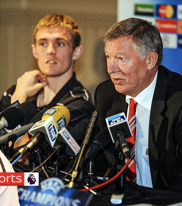 utdshows's tweet photo. 🚨🎙️ Darren Fletcher on what Sir Alex Ferguson would have done if he were in charge of the JJ Gabriel situation:

🗣️ Reporter: “What do you think Sir Alex would have done if he was still in charge? 😄”

🗣️ Darren Fletcher: “Honestly? I don’t think we’d even be having this conversation.

Sir Alex would have called JJ Gabriel into his office, sat him down, looked him straight in the eyes and asked him one simple question: ‘Do you want to play football?’

If the answer was yes, he’d tell him exactly what Manchester United could offer him and exactly what he expected in return.

Sir Alex always believed that young players needed opportunity, but they also needed guidance, discipline and a clear pathway.

And knowing Sir Alex, if JJ still wanted to leave after that conversation…

He’d probably just smile, pick up the phone and call Barcelona himself.

‘How much are you paying us?’ 😂😂